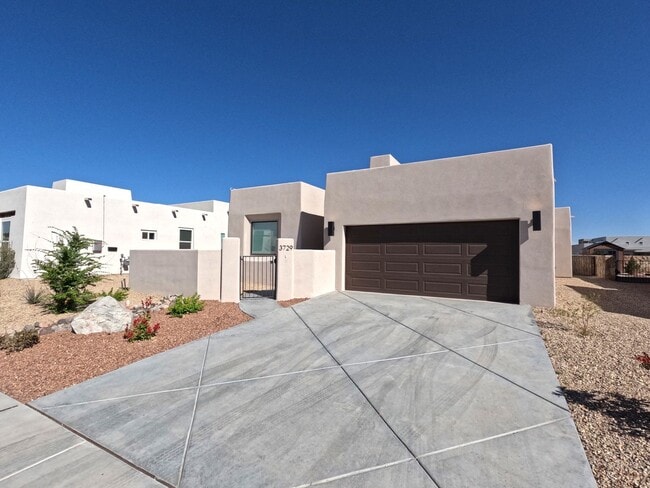 Building Photo - 3729 Santa Clarita Ave