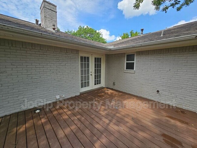 Building Photo - 216 Wesley Dr