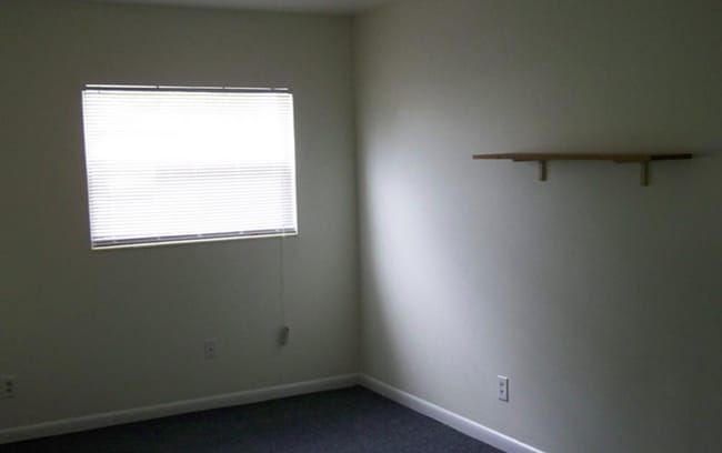 Building Photo - Cozy, Cute Tiny House, March, 2026 Move-in Date!