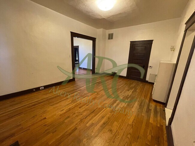 Building Photo - 501 Van Buren St