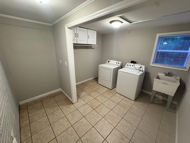 Building Photo - Downtown Watkinsville 4br Home FOR RENT