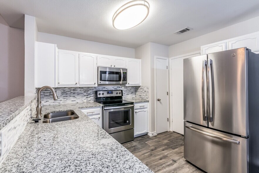 Building Photo - 522 Chancellorsville Dr