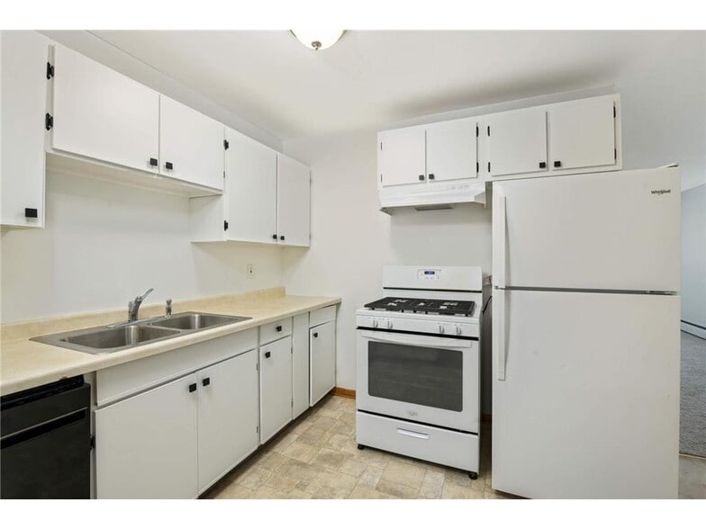 Kitchen 3 - 15 Malcolm Ave SE