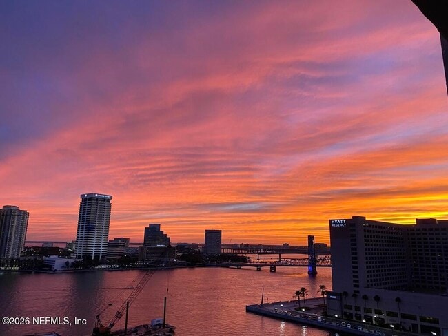 Building Photo - 400 E Bay St