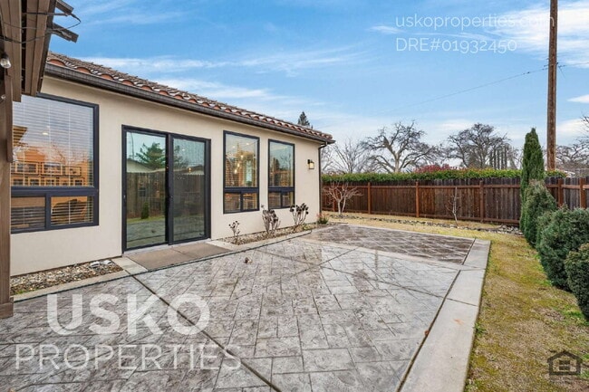 Building Photo - 103 Lazy Oak Ln