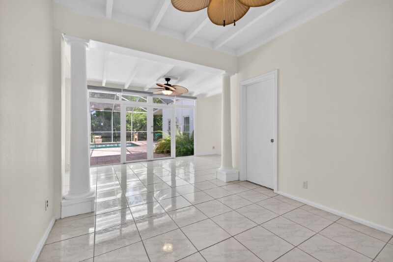 Building Photo - 737 19th Ave N