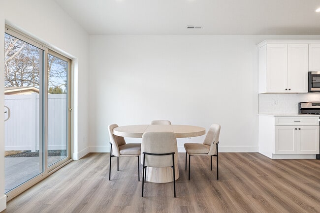 Building Photo - 1030 S Underwood Pl