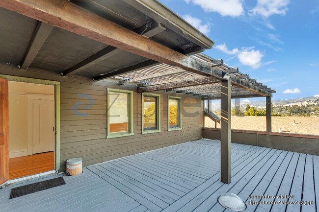Building Photo - 654 Chetwood St