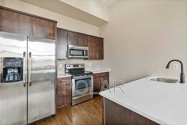 Building Photo - 154 Ave E