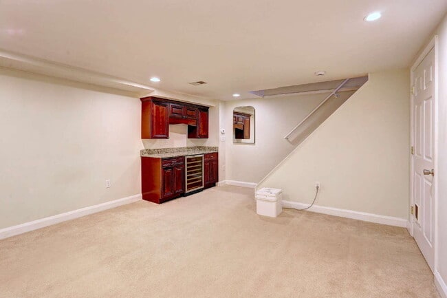 Building Photo - (3BD/2BA) Fabulous Rodgers Forge Townhome
