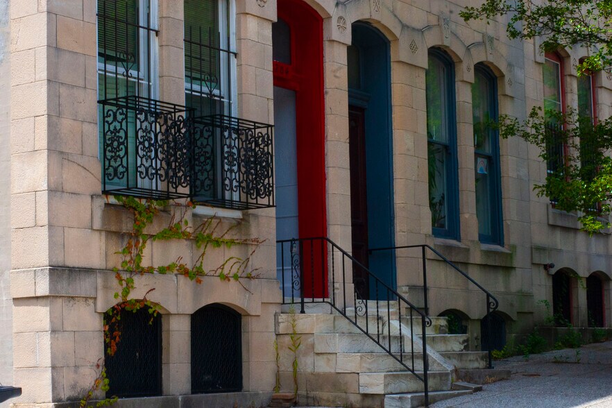 main entrance - 1204 John St