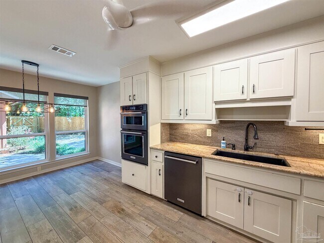 Building Photo - 7707 Beechwood Dr