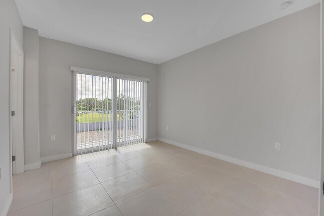Building Photo - 13821 SW 262nd Ln