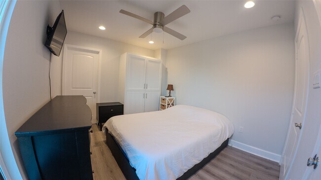 Building Photo - 10326 Meadow Lake Ln