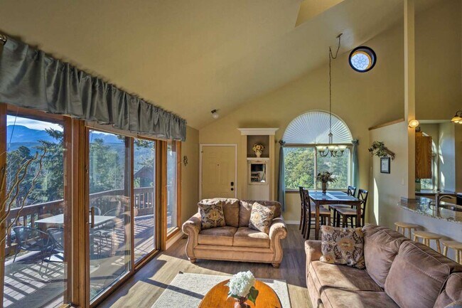 Building Photo - 920 Ponderosa Way
