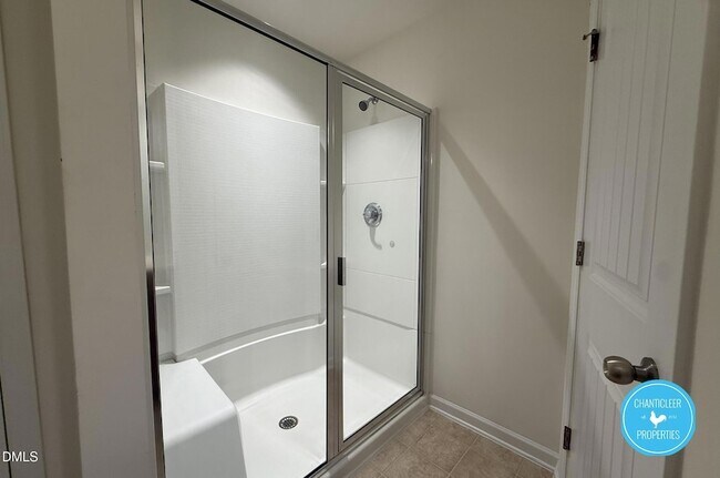 Building Photo - 49 E Grove Point Dr