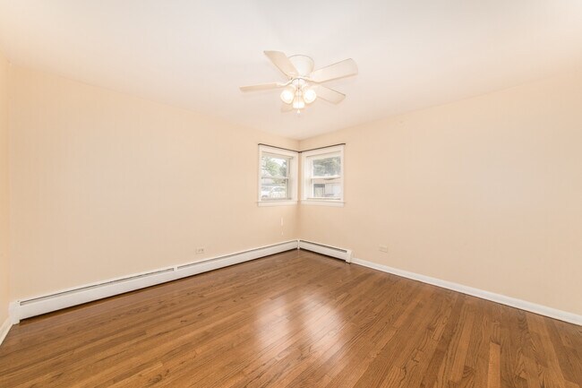 Building Photo - 2245 Des Plaines Ave