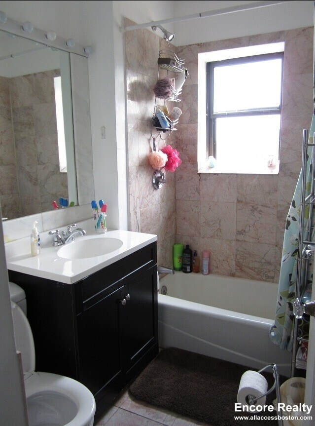 Building Photo - 448 Park Dr