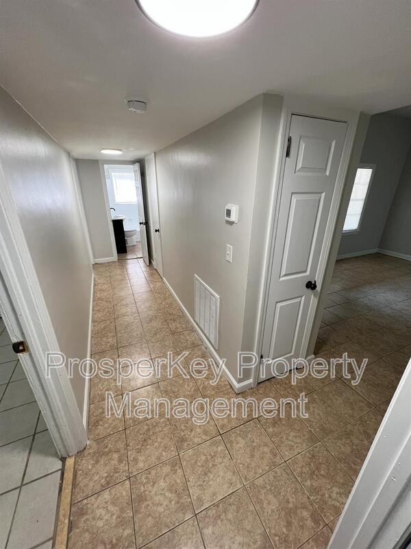 Building Photo - 905 Wright Dr