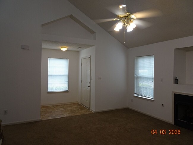 Building Photo - 2 Bedroom 2 Full Bath Condo