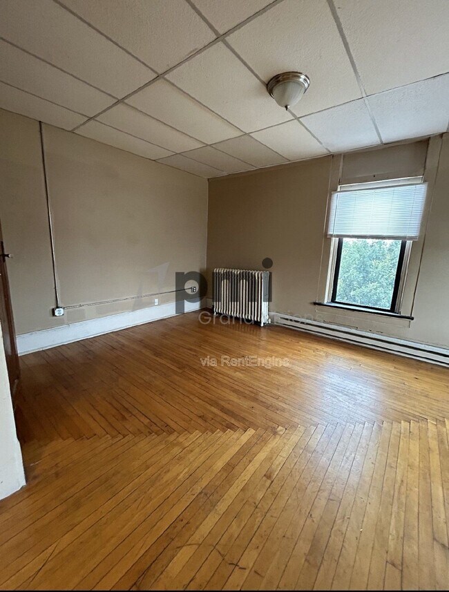 Building Photo - 601 Monroe Ave