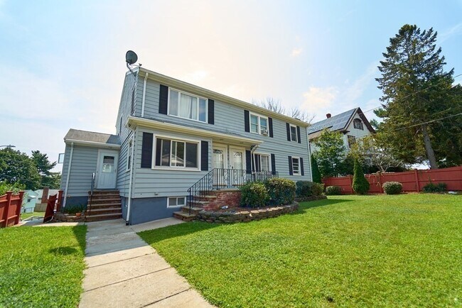 Building Photo - 1305 Salem St