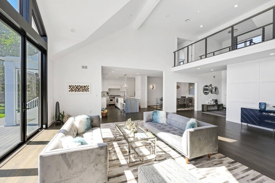 Building Photo - 18 Remsen Ln