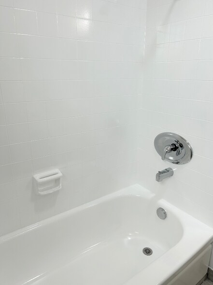 Building Photo - 4735 W Broadway