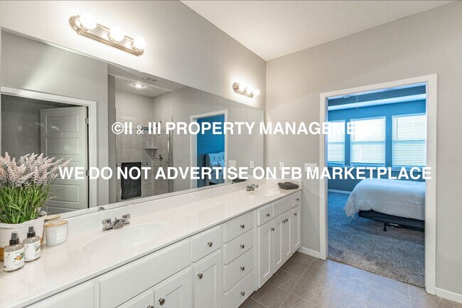 Building Photo - 12566 S Canyon Dr