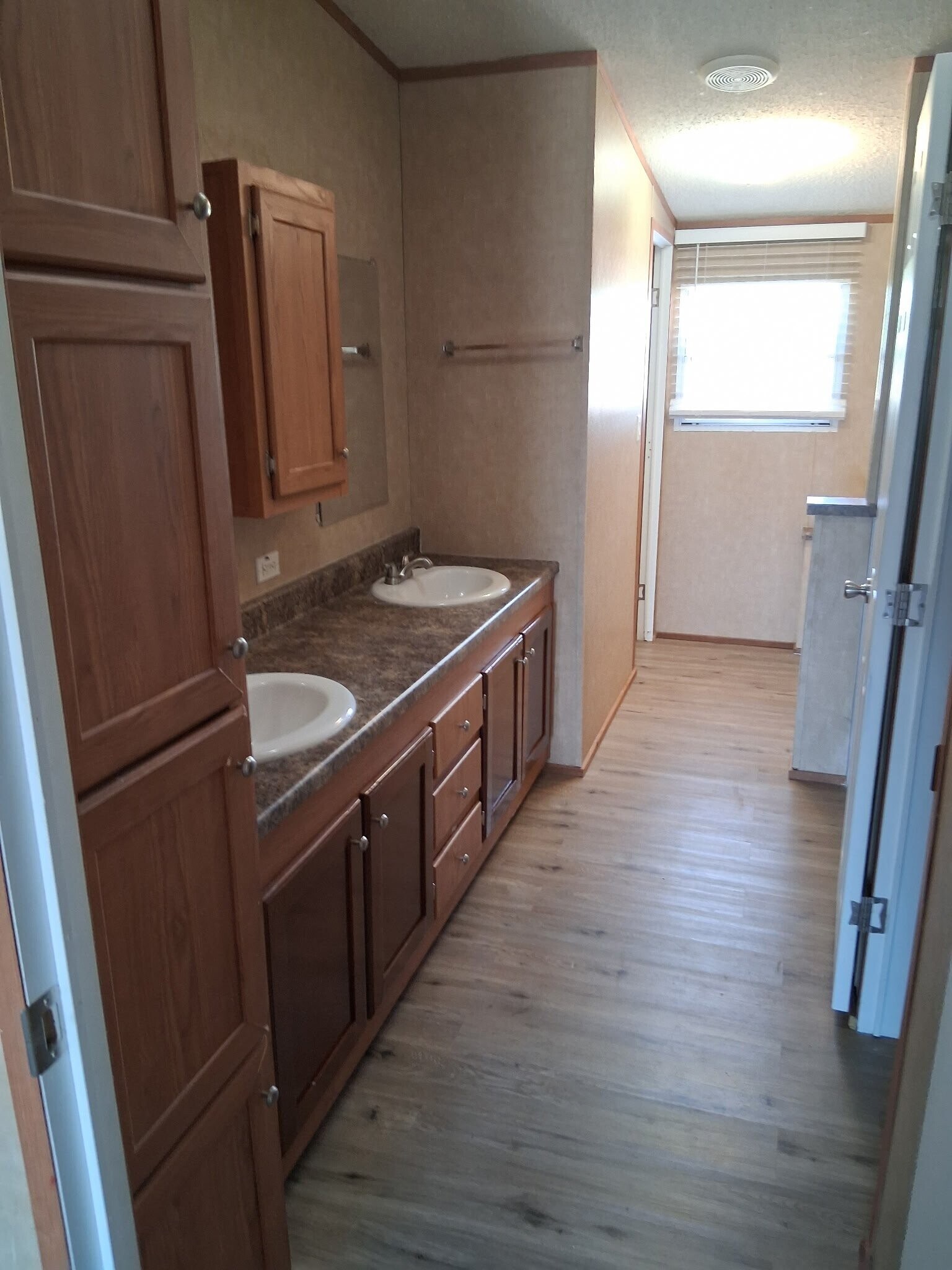 Building Photo - 4 bed 2 bath Rental Home