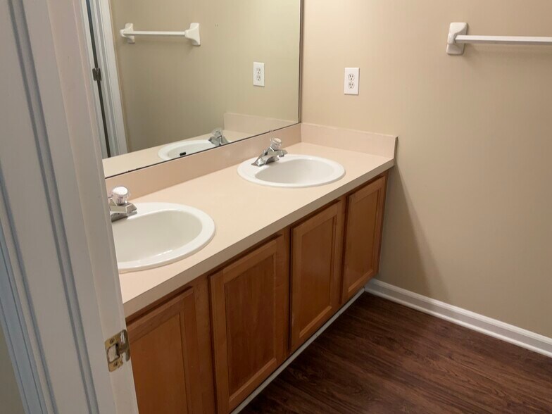 Building Photo - 1982 Protection Pt