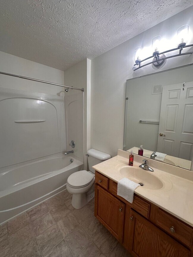 Building Photo - Spacious 2BR Condo with Flex Space & Private Balcony in Crestwood’s Madison Park