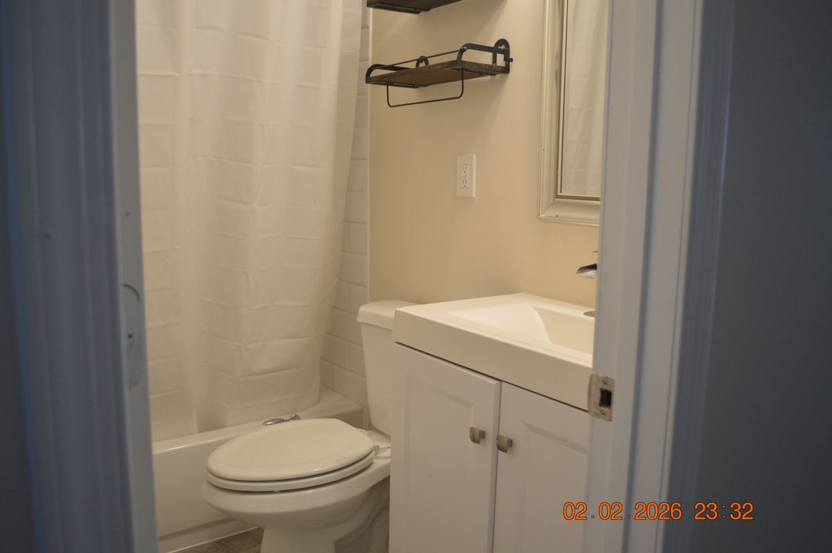 Building Photo - 1636 Gibbons Rd