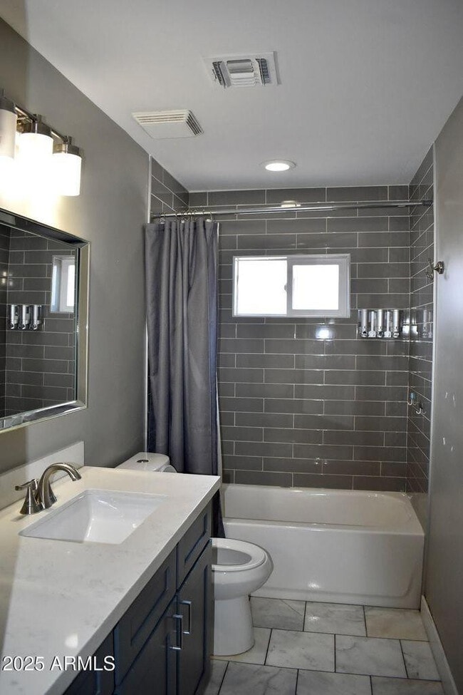 Building Photo - 7635 E Verde Ln