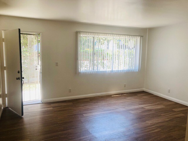 Building Photo - 6900 Knowlton Pl