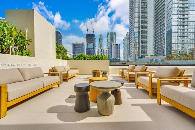 Building Photo - 225 N Miami Ave