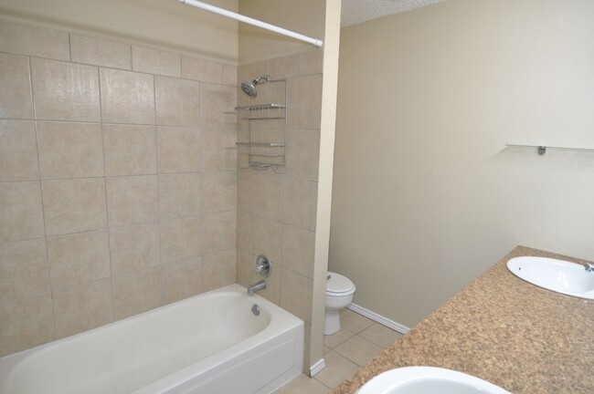Building Photo - 512 Rita Ln