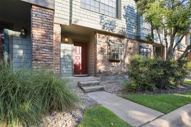 Building Photo - 7122 Wood Hollow Dr