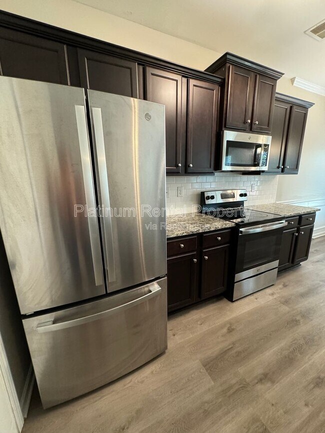 Building Photo - 3368 Pennington Dr