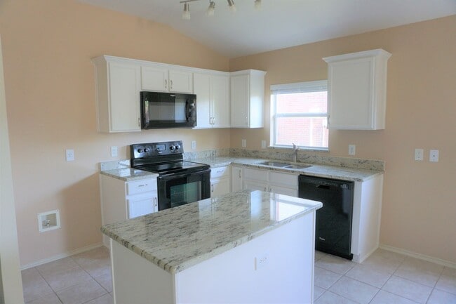 Building Photo - 2417 Hampton Dr