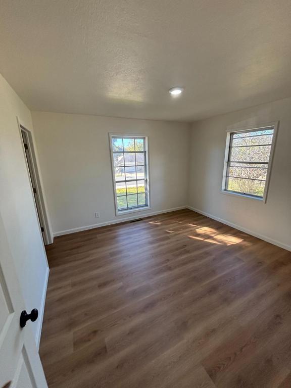 Building Photo - 909 E 1st St