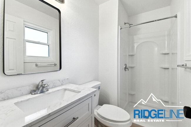 Building Photo - Fox Farm one level home ready for you to e...