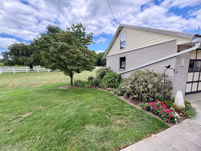 Building Photo - 3 Bedroom 2 Bathroom in Annville w/Huge Ga...