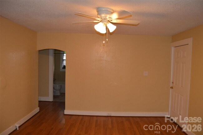 Building Photo - 819 Charlotte Ave