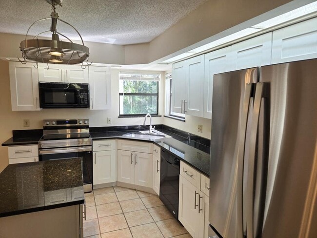 Building Photo - 1232 Woodridge Ct