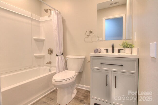 Building Photo - 1024 Sharon Dr