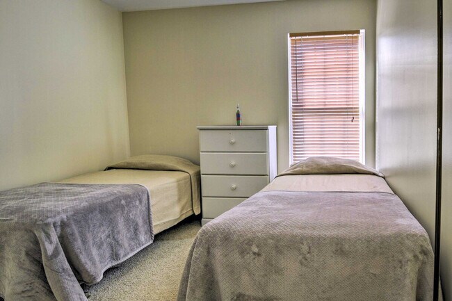 Building Photo - 5077 Cameo Terrace