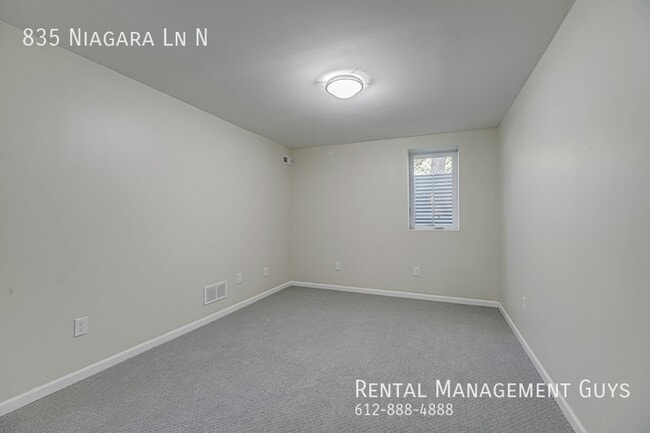 Building Photo - Stunning 4 Bedroom Home! Wayzata School District!