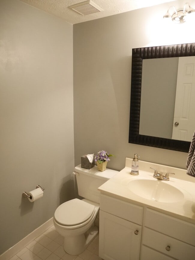 Building Photo - Spacious 2-Bedroom Townhome with Finished Basement & Prime Location