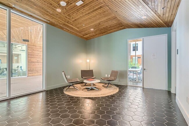 Building Photo - 900 S 1st St